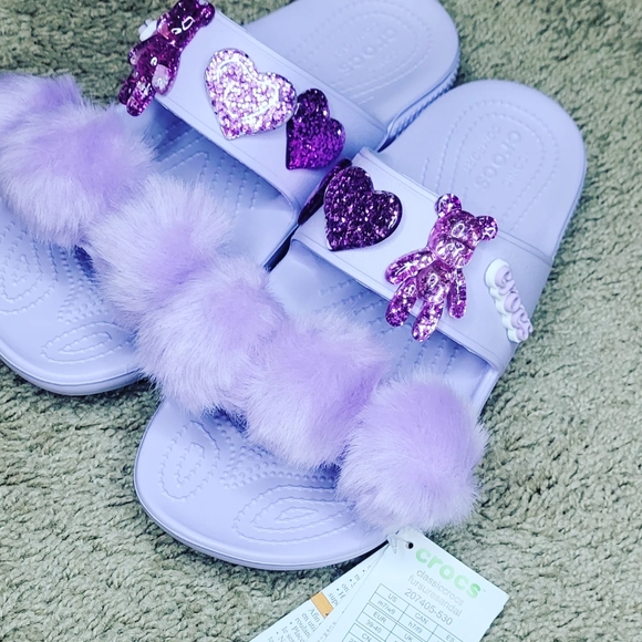 Lavender crocs sandals with 14 charms total - Picture 2 of 4